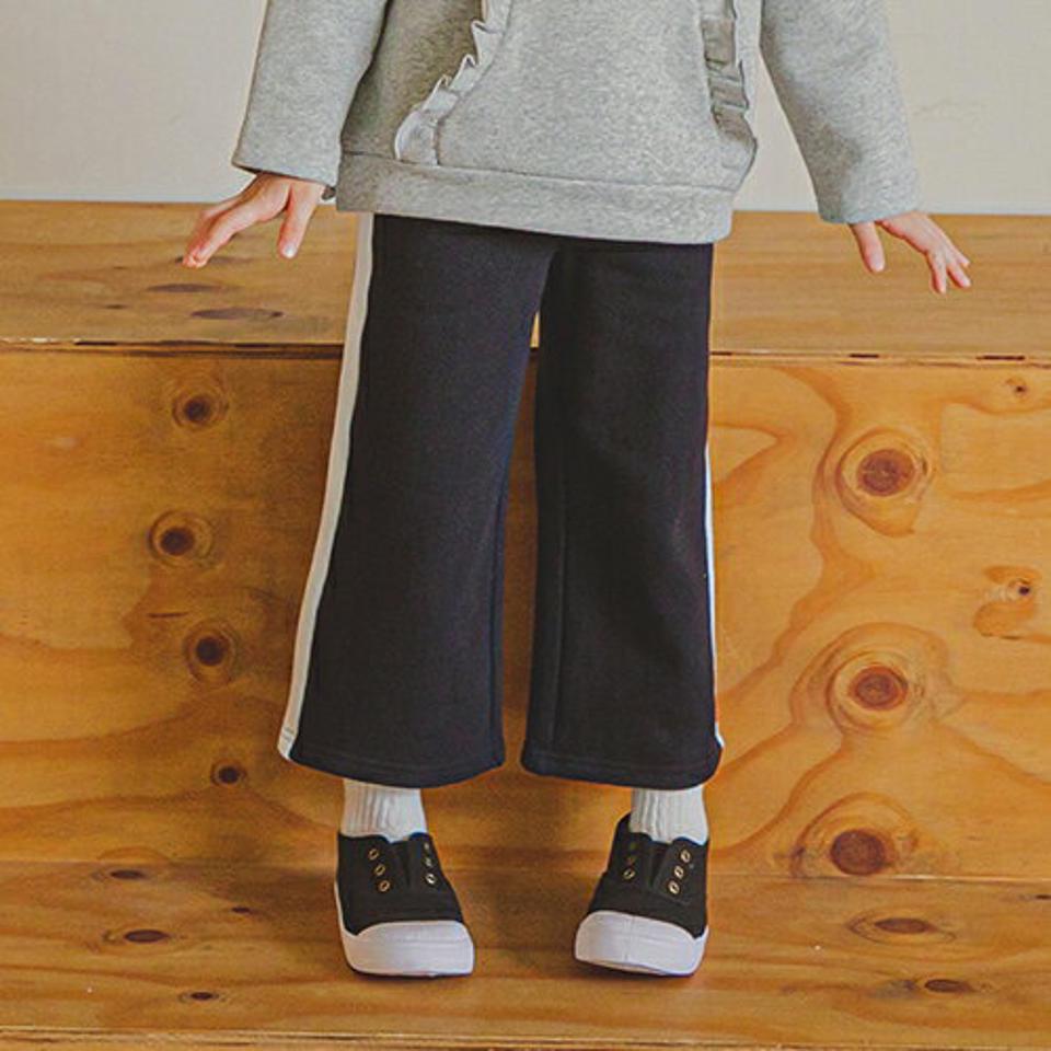 裏起毛サイドラインパンツ・p009851 キッズ 【3~8才】【pt】【韓国 ファッション ボトムス パンツ ロング ウエストゴム ワイド 無地 女の子 男の子 ユニセックス 運動 アウトドア 楽 キッズ 子供 子供服 幼稚園 通学 通園 低学年 秋 冬】【KIDS】