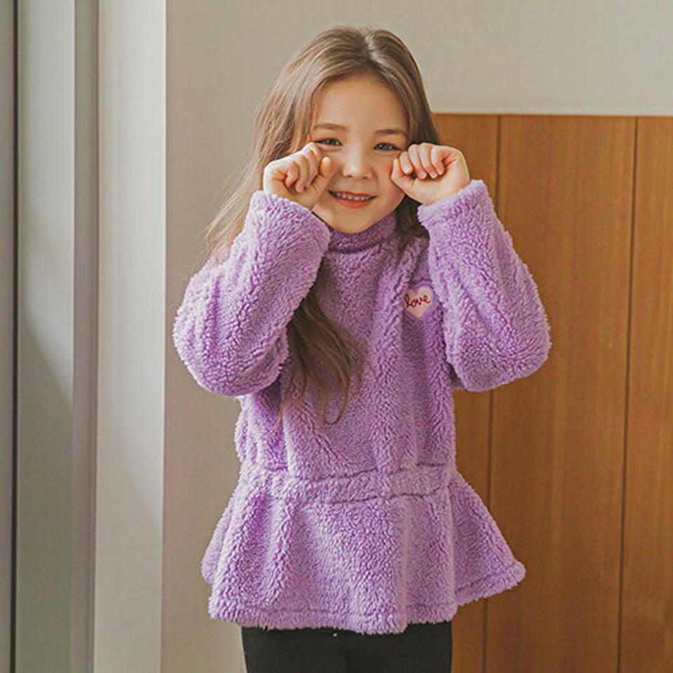 バックボタンラブソフトTシャツ(purple)・p009884 キッズ 【3~8才】【tops】【韓国 ファッション トップス Tシャツ ハーフネック ハイネック ボアTシャツ ボア ファー ロゴ 女の子 キッズ 子供 子供服 幼稚園 通学 通園 低学年 秋 冬】【KIDS】