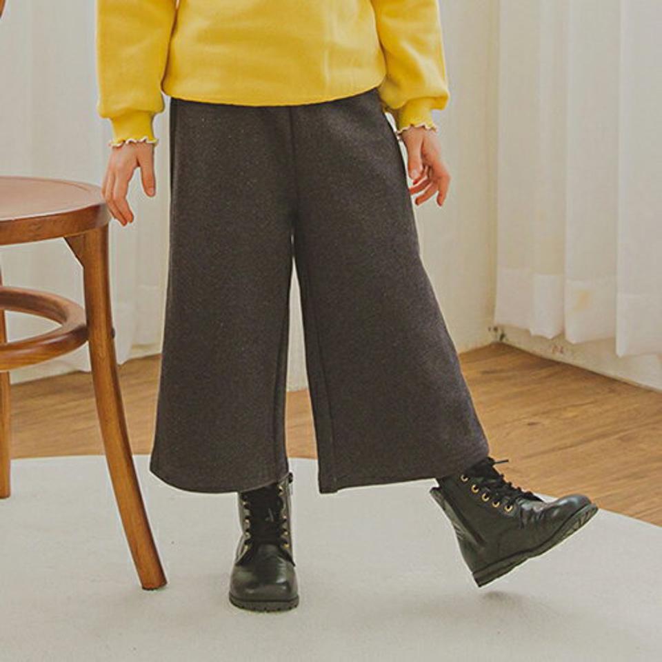裏起毛フレアパンツ(charcoal)・p009868 キッズ 【3~8才】【pt】【韓国 ファッション ボトムス パンツ ロング ウエストゴム ワイド フレア 無地 女の子 男の子 ユニセックス キッズ 子供 子供服 幼稚園 通学 通園 低学年 秋 冬】【KIDS】