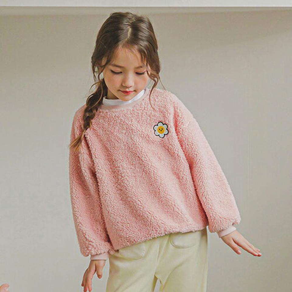 スマイルフラワーボアスウェット(pink)・p009894 キッズ 【3~8才】【tops】【韓国 ファッション トップス スウェット トレーナー Tシャツ ボアTシャツ ボア ファー ロゴ 女の子 男の子 キッズ 子供 子供服 幼稚園 通学 通園 低学年 秋 冬】【KIDS】