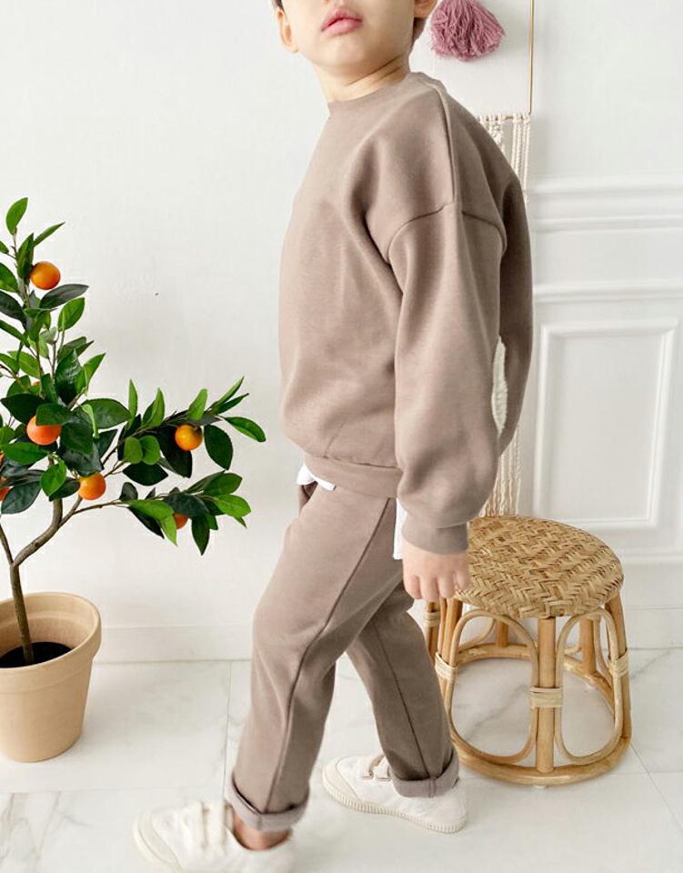 裏起毛ボアパッチスウェット上下SET・p009828 キッズ【3~8才】【set】【セットアップ setup トップス スウェット トレーナー 長袖 パンツ ズボン ボア 裏起毛 カジュアル 女の子 男の子 冬 韓国 韓国子供服 子供 こども 子供服 こども服】【KIDS】