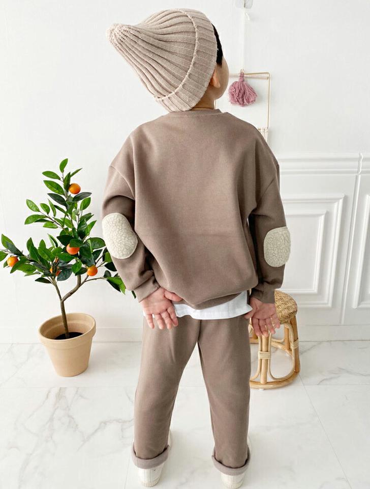 裏起毛ボアパッチスウェット上下SET・p009828 キッズ【3~8才】【set】【セットアップ setup トップス スウェット トレーナー 長袖 パンツ ズボン ボア 裏起毛 カジュアル 女の子 男の子 冬 韓国 韓国子供服 子供 こども 子供服 こども服】【KIDS】