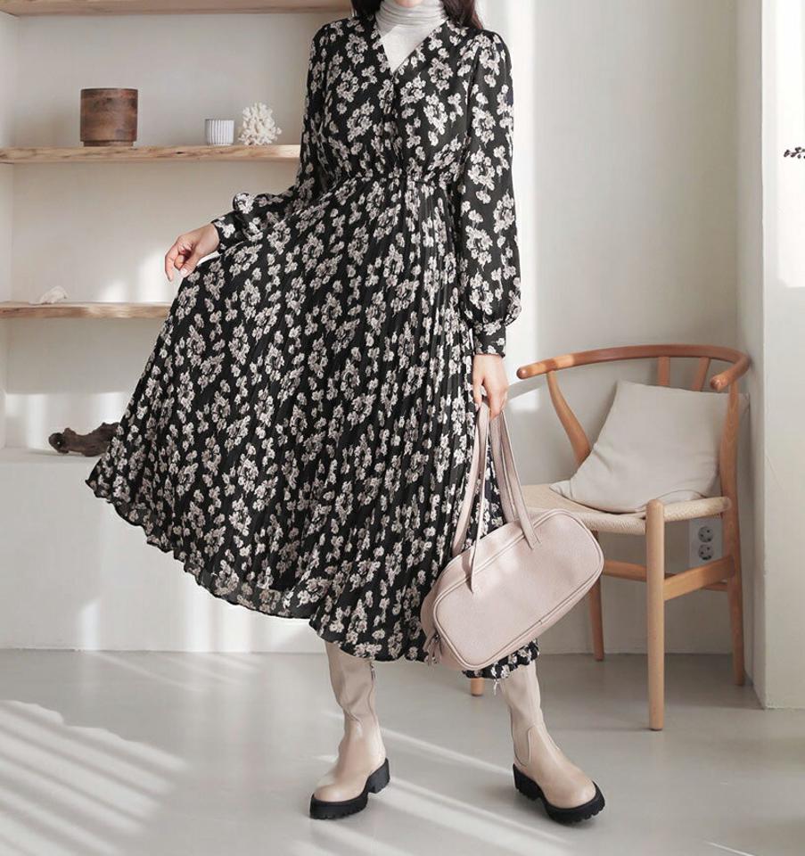 プリーツ花柄ワンピース・全2色・b62418 レディース 【ops】【韓国 ファッション ワンピース プリーツワンピース Aライン フレア プリーツ ロング Vネック ウエストゴム ボタン 花柄 フラワー カジュアル 秋 冬】