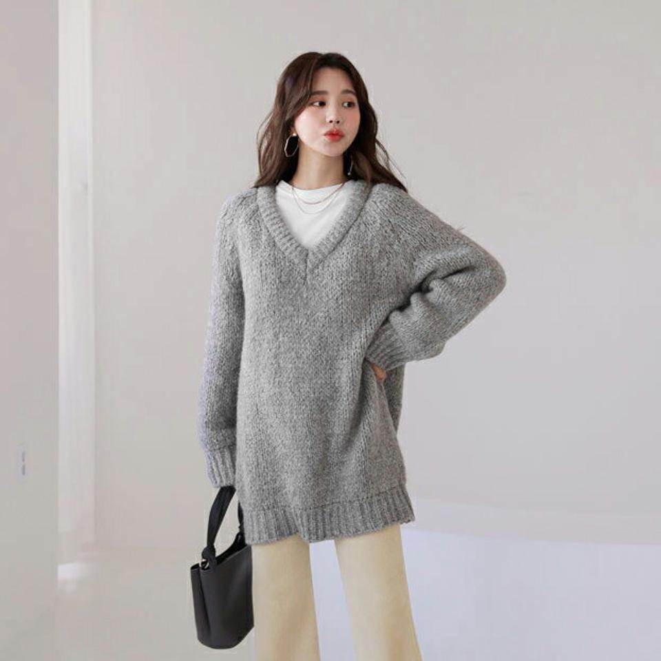 Vネックルーズニット・全5色・t62409 レディース 【tops】【韓国 ファッション トップス ニット 長袖 ロングスリーブ ルーズ ゆったり 体型カバー もちもち ユニーク Vネック ソフト やわらかい カジュアル 秋 冬】