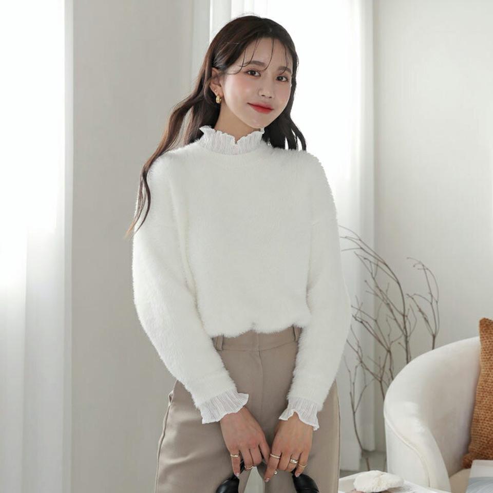 フリルファータッチニット・全2色・b62406 レディース 【tops】【韓国 ファッション トップス ニット 長袖 ロングスリーブ ルーズ ゆったり 体型カバー もちもち ユニーク ラウンドネック ハイネック ソフト やわらかい ファー カジュアル 秋 冬】