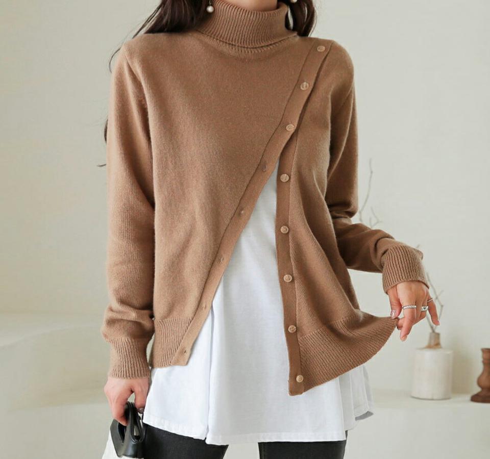 ダイアゴナルボタンニット・全3色・t62414 レディース 【tops】【韓国 ファッション トップス ニット 長袖 ロングスリーブ ルーズ タートルネック ハイネック ゆったり 体型カバー ユニーク ソフト やわらかい ボタン カジュアル 秋 冬】