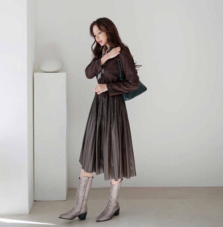 【送料無料】レザー調プリーツワンピース・全3色・b65921 レディース 【ops】【ワンピース ミディ丈 ミディワンピース プリーツ プリーツワンピース レザー 単色 無地 フェミニン 上品 長袖 大人 ウール 秋 冬 韓国 ファッション】【ハイホリHIHOLLI】