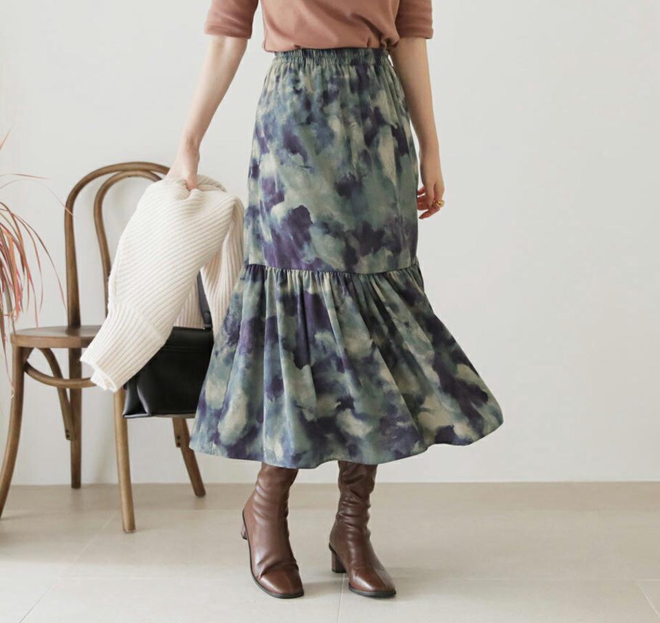 ウォーターカラーティアードスカート・全2色・t65931 レディース 【sk】【スカート ロング ロングスカート 総柄 ティアード マーブル ウエストゴム ユニーク 揺れ感 大人 カジュアル 秋 冬 韓国 ファッション】【ハイホリHIHOLLI】