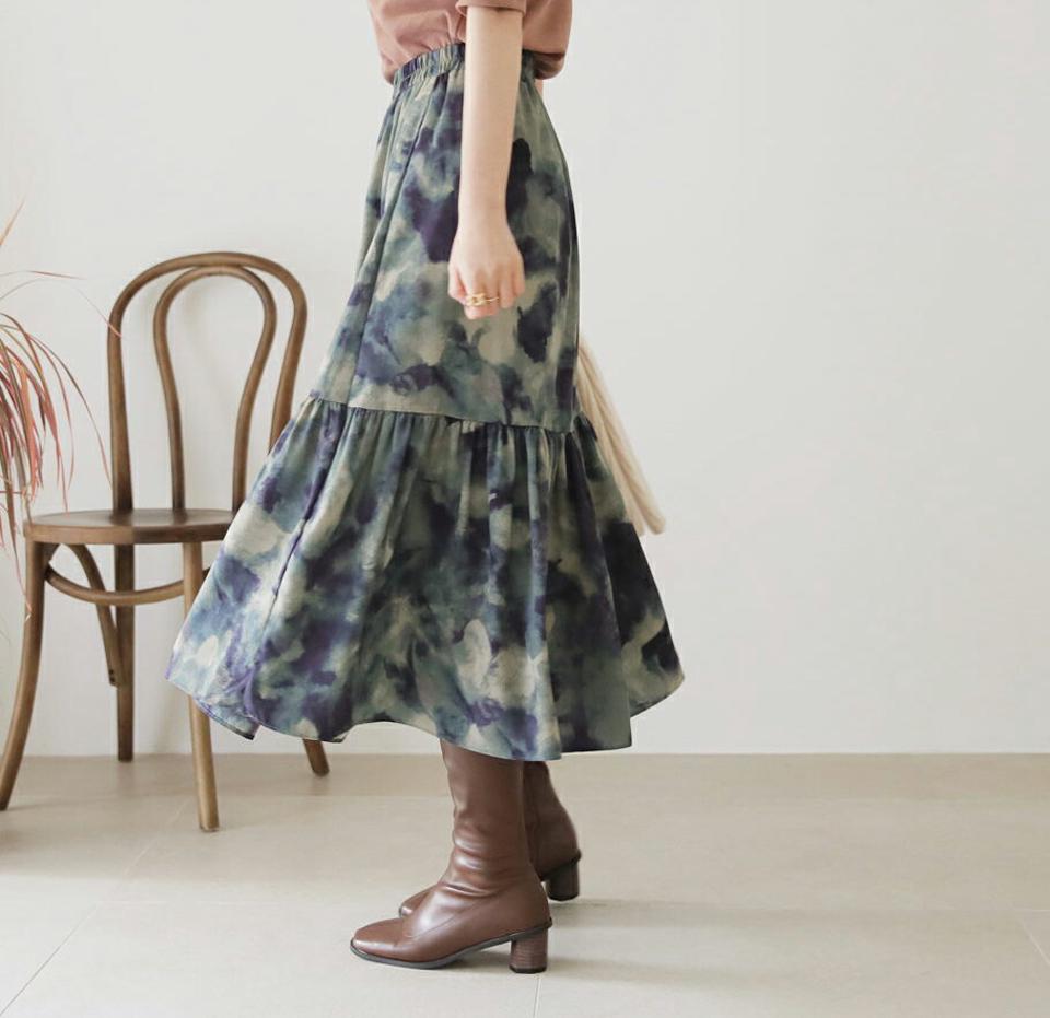 ウォーターカラーティアードスカート・全2色・t65931 レディース 【sk】【スカート ロング ロングスカート 総柄 ティアード マーブル ウエストゴム ユニーク 揺れ感 大人 カジュアル 秋 冬 韓国 ファッション】【ハイホリHIHOLLI】