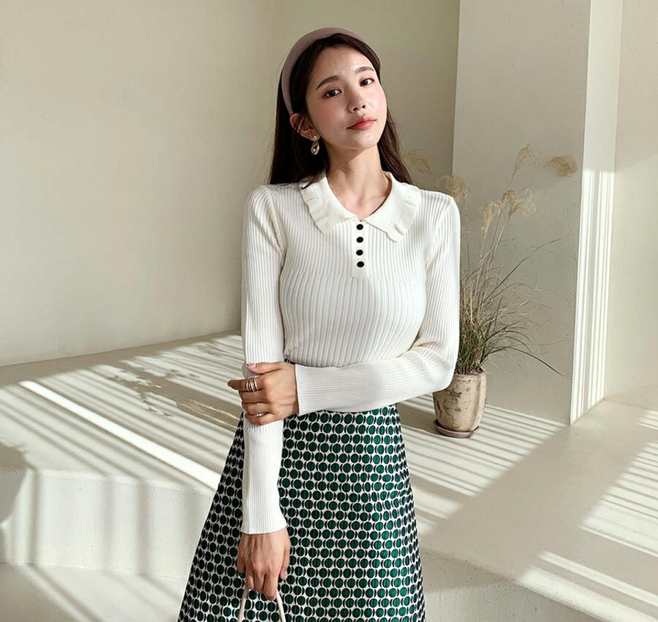 フリルカラーボタンニット・全3色・b56543 レディース 【tops】【韓国 ファッション トップス ニット フリルカラー カラーネック カラーニット スリム フィット リブ リブニット ボタン 細身 長袖 シンプル カジュアル 秋 冬】
