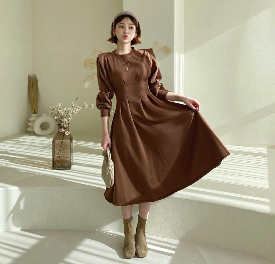 裏起毛ウエストタックワンピース・全3色・b56550 レディース 【ops】【韓国 ファッション ワンピース 起毛ワンピース ウエストタック 暖かい 細身 保温性 フレア スリム Aライン 体型カバー ロング 上品 ラウンドネック ボリューム カジュアル 秋 冬】