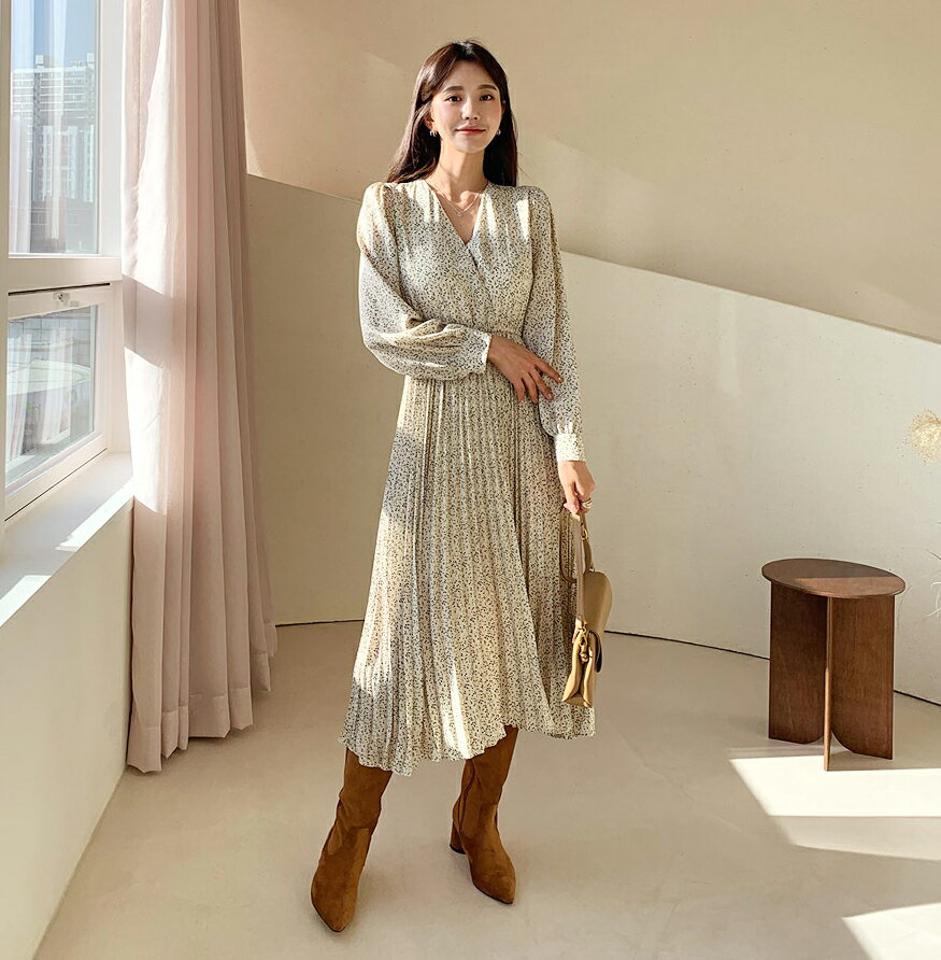 Vネックプリーツパターンワンピース・全2色・b56528 レディース 【ops】【韓国 ファッション ワンピース ロング ロングワンピース プリーツ フレア Aライン ウエストゴム パターン Vネック ボタン フェミニン プリーツワンピース カジュアル 秋 冬】