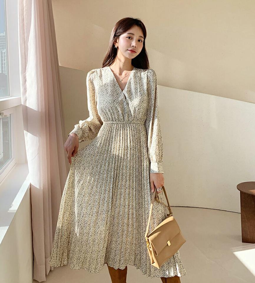 Vネックプリーツパターンワンピース・全2色・b56528 レディース 【ops】【韓国 ファッション ワンピース ロング ロングワンピース プリーツ フレア Aライン ウエストゴム パターン Vネック ボタン フェミニン プリーツワンピース カジュアル 秋 冬】