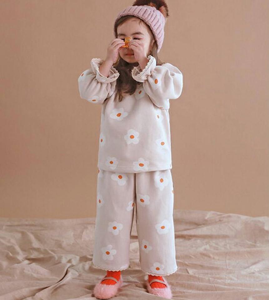 両起毛デイジーパターン上下SET・p010650 キッズ【3~8才】【set】【セットアップ setup トップス 長袖 パンツ ズボン ロングパンツ 長ズボン 花柄 フラワー 可愛い かわいい 裏起毛 女の子 男の子 冬 韓国 韓国子供服 こども 子供服 こども服】【KIDS】【WS】