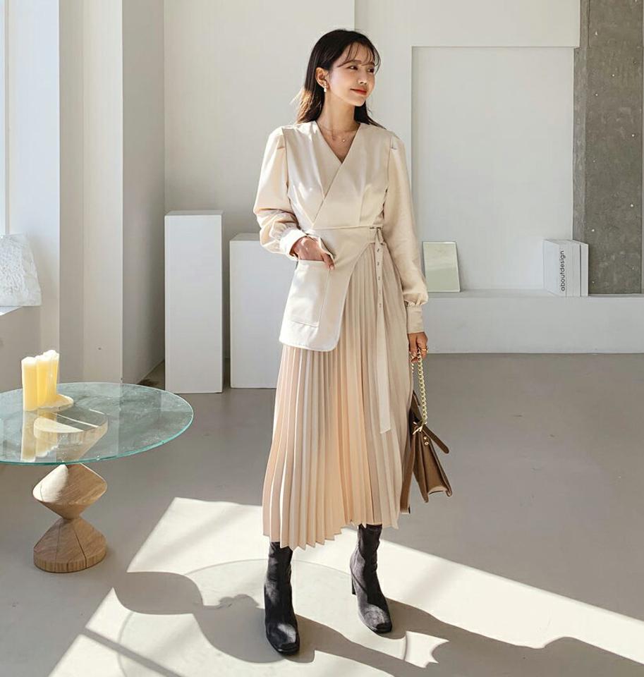 バックルプリーツワンピース・全2色・t64693 レディース 【ops】【韓国 ファッション ワンピース ロング ロングワンピース プリーツ フレア Aライン バックル Vネック ユニーク フェミニン ラップ プリーツワンピース カジュアル 秋 冬】