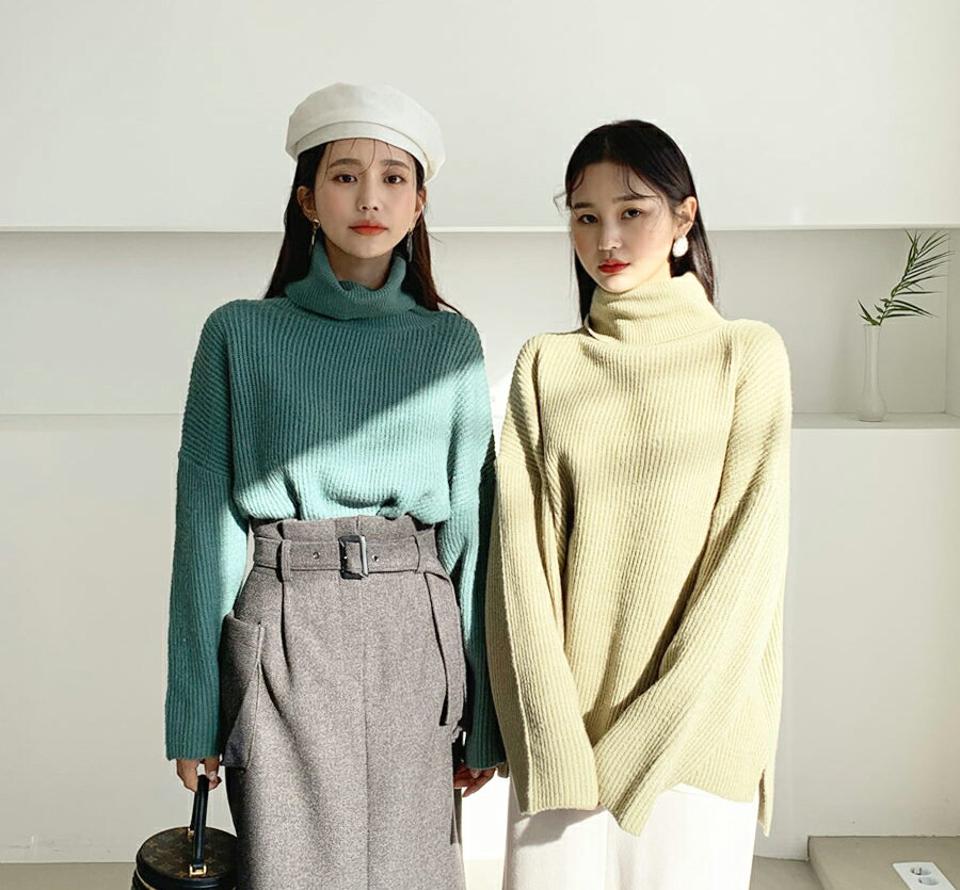 ルーズタートルニット・全4色・b64687 レディース 【tops】【韓国 ファッション トップス ニット ハイネック 長袖 ルーズ ゆったり 体型カバー 無地 やわらかい ドロップショルダー スリット アンバランス カジュアル 秋 冬】