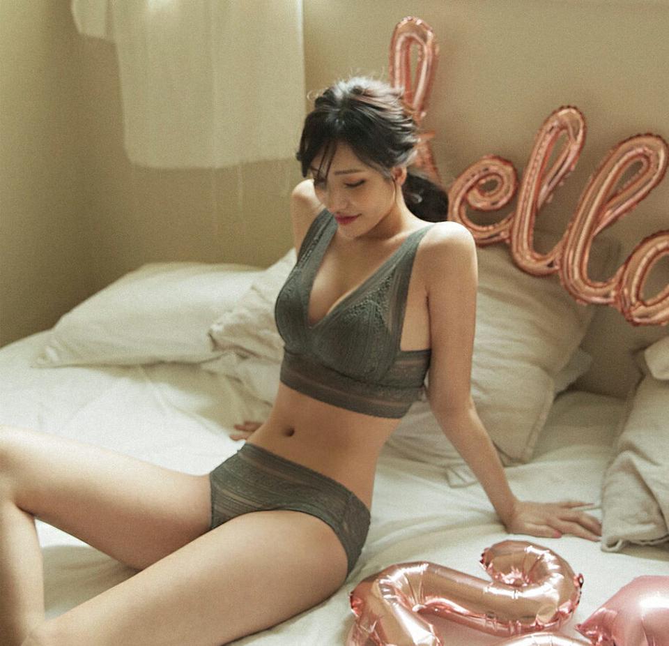 ストライプレースブラ&ショーツ・全3色・e44399 レディース 【uw】 韓国 ファッション アンダーウェア ランジェリー 下着 セット ブラジャー ブラ ショーツ パンツ オールレース ストライプ レース 無地 大人 上品 ノンワイヤー カジュアル 秋 冬