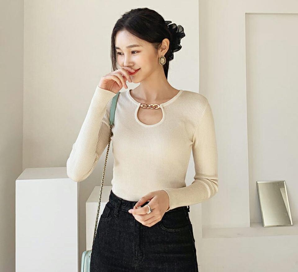 ネックチェーンリブニット・全3色・b64686 レディース 【tops】【韓国 ファッション トップス ニット ラウンドネック 長袖 スリム 細身 リブニット ネックチェーン ゴールド 大人 上品 無地 タイト デイリー カジュアル 秋 冬】