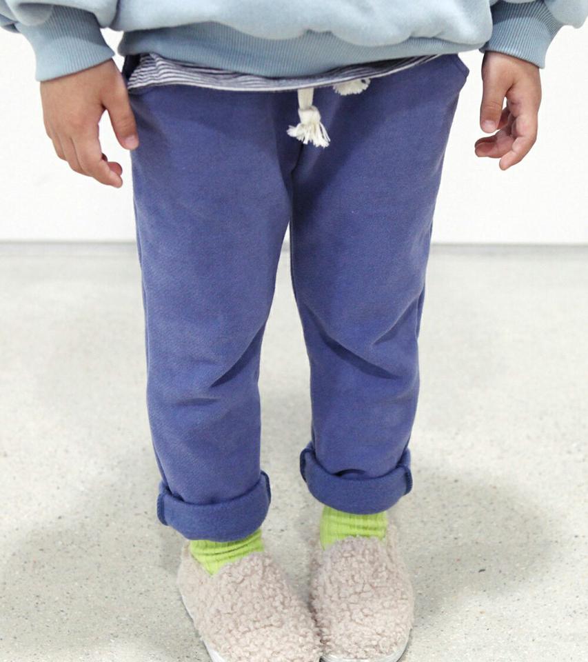 両起毛スウェットパンツ・p010606 キッズ【3~8才】【pt】【パンツ ズボン ロングパンツ 長ズボン スウェットパンツ 単色 無地 シンプル ベーシック カジュアル ラフ 裏起毛 起毛 女の子 男の子 冬 韓国 韓国子供服 こども 子供服 こども服】【KIDS】