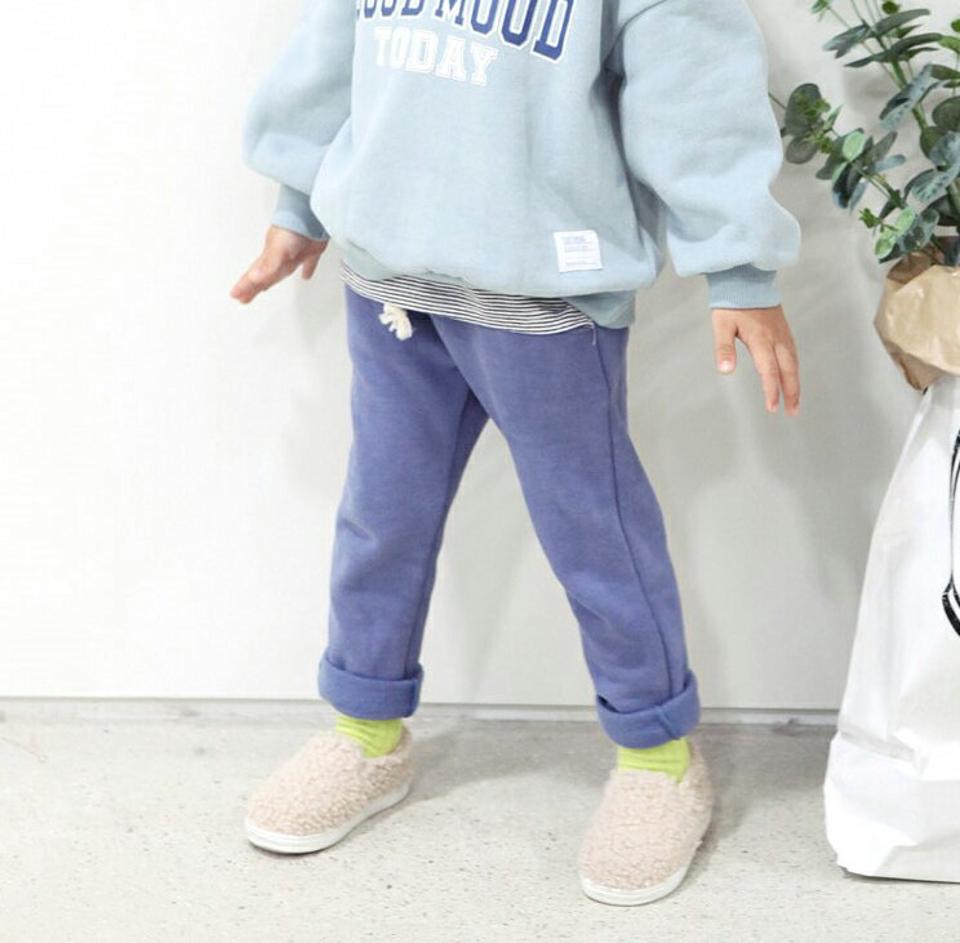 両起毛スウェットパンツ・p010606 キッズ【3~8才】【pt】【パンツ ズボン ロングパンツ 長ズボン スウェットパンツ 単色 無地 シンプル ベーシック カジュアル ラフ 裏起毛 起毛 女の子 男の子 冬 韓国 韓国子供服 こども 子供服 こども服】【KIDS】