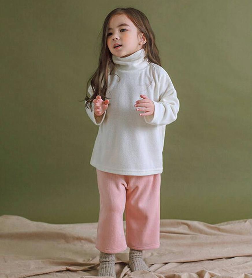起毛ハイネックTシャツ上下SET・p010646 キッズ【3~8才】【set】【セット set 上下 トップス Tシャツ 長袖 ハイネック 起毛 パンツ ズボン ロングパンツ 長ズボン シンプル 単色 女の子 男の子 秋 冬 韓国 韓国子供服 子供 こども 子供服 こども服】【KIDS】