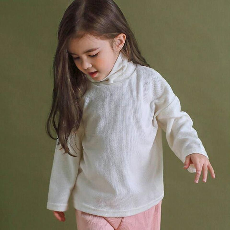 起毛ハイネックTシャツ上下SET・p010646 キッズ【3~8才】【set】【セット set 上下 トップス Tシャツ 長袖 ハイネック 起毛 パンツ ズボン ロングパンツ 長ズボン シンプル 単色 女の子 男の子 秋 冬 韓国 韓国子供服 子供 こども 子供服 こども服】【KIDS】