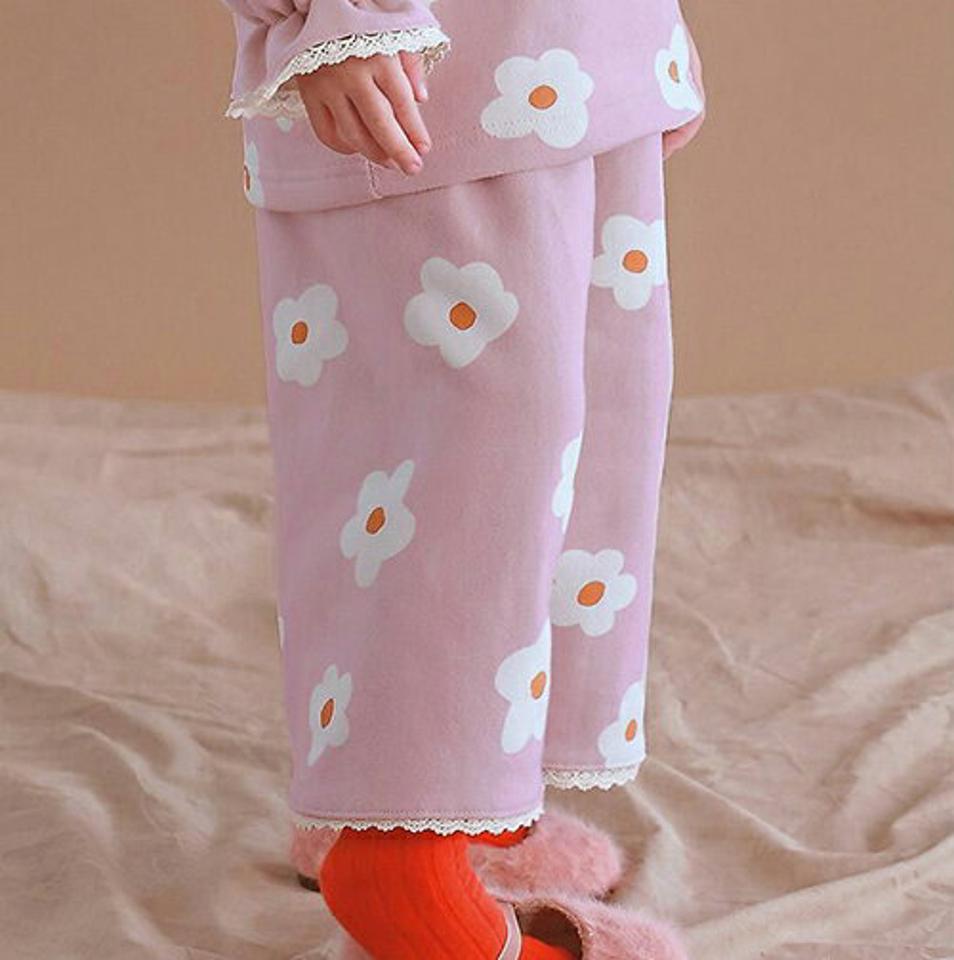 【キッズ30%OFF】両起毛デイジーパターンパンツ・p010640 キッズ【3~8才】【pt】【パンツ ズボン ロングパンツ 長ズボン 花柄 フラワー デイジー 裏起毛 起毛 可愛い かわいい 女の子 冬 韓国 韓国子供服 子供 こども 子供服 こども服】【KIDS】