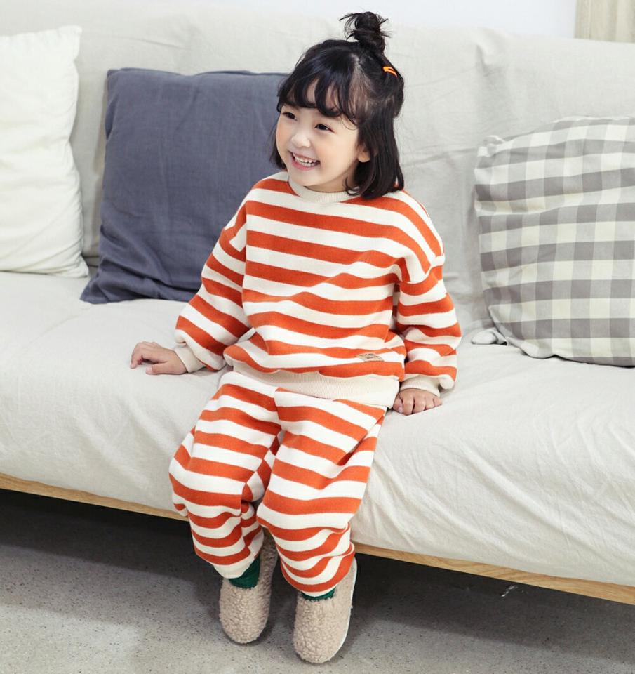 裏起毛ボーダースウェット上下SET・p010602 キッズ 【3~8才】【pt】【韓国 ファッション セットアップ スウェット トレーナー 長袖 ロング パンツ ジョガーパンツ 無地 女の子 男の子 キッズ 子供 子供服 幼稚園 通学 通園 低学年 秋 冬】【KIDS】