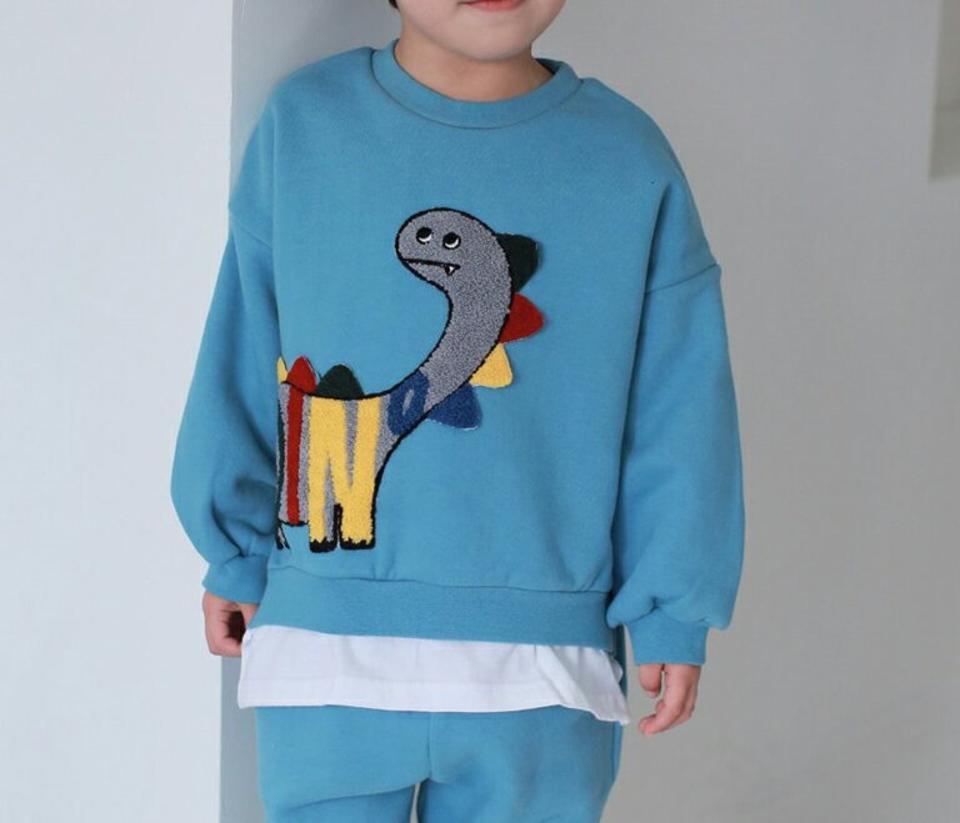 【キッズ30%OFF】両起毛ボアダイナソースウェット・u10552 キッズ 【3~8才】【tops】【韓国 ファッション トップス スウェット トレーナー Tシャツ カットソー ロゴ 刺? パッチ 男の子 女の子 恐竜 キッズ 子供 子供服 幼稚園 通学 通園 低学年 秋 冬】【KIDS】