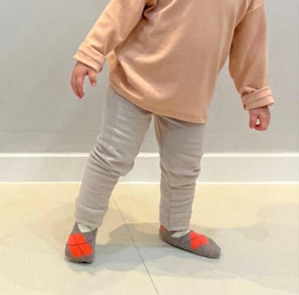 【只今30%OFF】裏起毛リブレギンス(kids)・u09767 キッズ 【3~8才】【pt】【韓国 ファッション ボトムス レギンス スパッツ パンツ ロング スリム タイト ストレッチ 伸縮性 伸びる 女の子 男の子 裏ファー キッズ 子供 子供服 幼稚園 通学 通園 低学年 秋 冬】【KIDS】