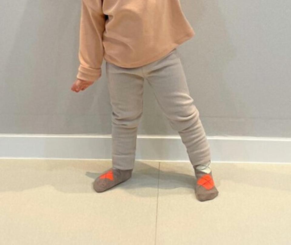 【只今30%OFF】裏起毛リブレギンス(kids)・u09767 キッズ 【3~8才】【pt】【韓国 ファッション ボトムス レギンス スパッツ パンツ ロング スリム タイト ストレッチ 伸縮性 伸びる 女の子 男の子 裏ファー キッズ 子供 子供服 幼稚園 通学 通園 低学年 秋 冬】【KIDS】