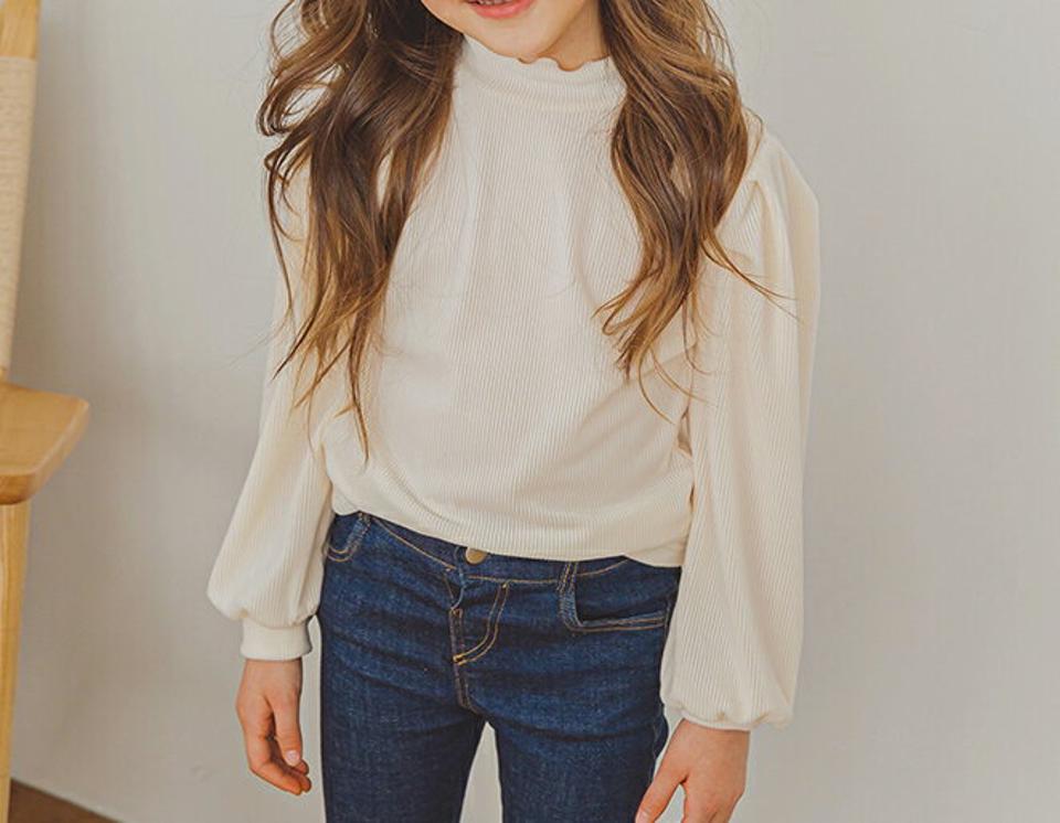 フリルハーフネックTシャツ(beige)・p009847 キッズ 【3~8才】【tops】【韓国 ファッション トップス Tシャツ カットソー モックネック ハイネック 長袖 ルーズ ゆったり 無地 フランネル キッズ 子供 子供服 幼稚園 通学 通園 低学年 秋 冬】【KIDS】