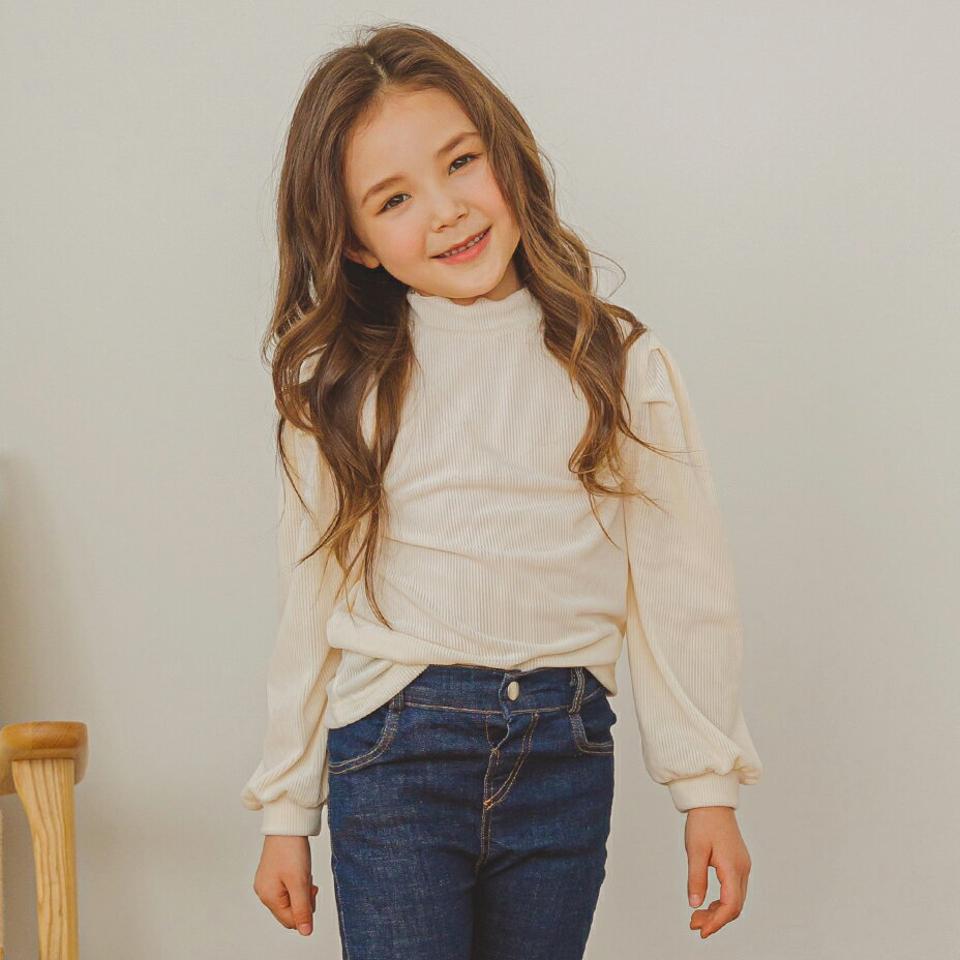 フリルハーフネックTシャツ(beige)・p009847 キッズ 【3~8才】【tops】【韓国 ファッション トップス Tシャツ カットソー モックネック ハイネック 長袖 ルーズ ゆったり 無地 フランネル キッズ 子供 子供服 幼稚園 通学 通園 低学年 秋 冬】【KIDS】