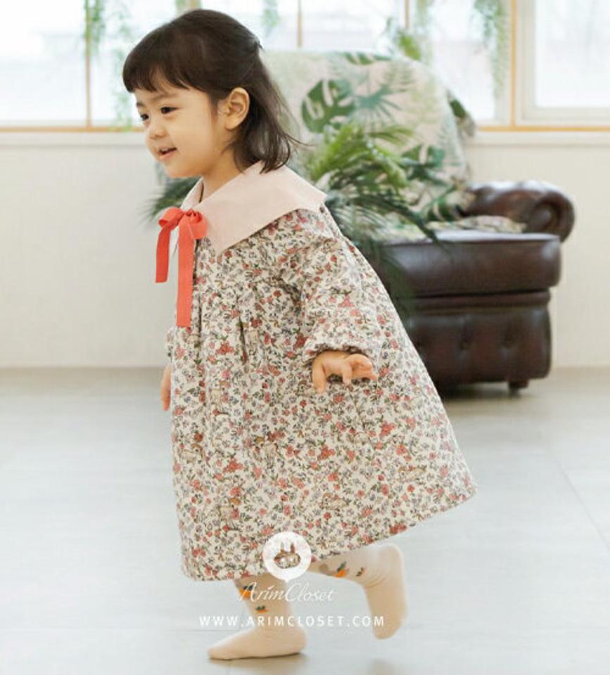 起毛リボンカラーフラワーワンピース・p010534 キッズ 【3~8才】【ops】【韓国 ファッション ワンピース ミディワンピース ミドル ミディアム 膝丈 フレア Aライン 長袖 女の子 小花柄 キッズ 子供 子供服 幼稚園 通学 通園 低学年 秋 冬】【KIDS】