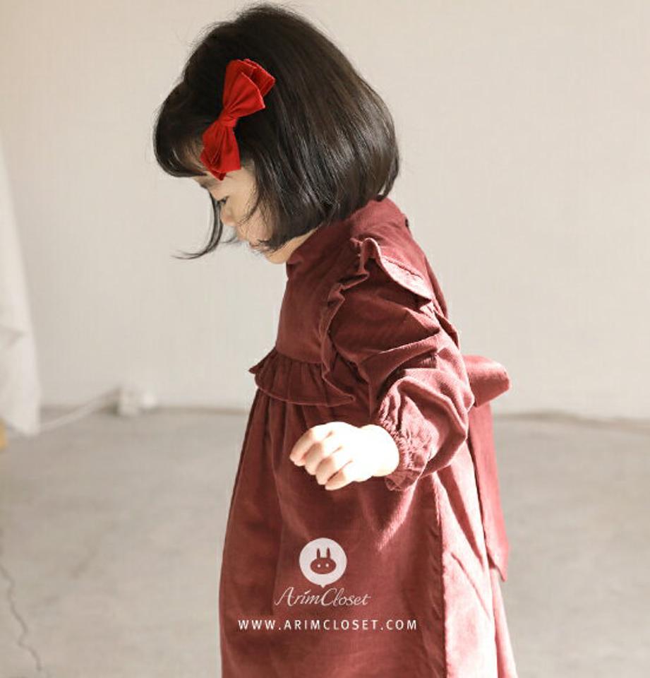 バックボタンコーデュロイフリルワンピース・p010530 キッズ 【3~8才】【ops】【韓国 ファッション ワンピース ミディワンピース ミドル ミディアム 膝丈 フレア Aライン 長袖 女の子 キッズ 子供 子供服 幼稚園 通学 通園 低学年 秋 冬】【KIDS】