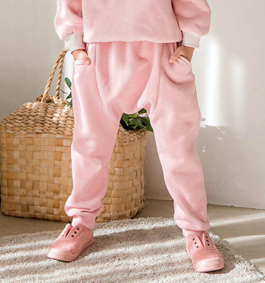 両起毛バギージョガーパンツ・p010528 キッズ 【3~8才】【pt】【韓国 ファッション ボトムス パンツ バギーパンツ スウェットパンツ ウエストゴム 運動 アウトドア お遊び 無地 女の子 男の子 キッズ 子供服 幼稚園 通学 通園 低学年 秋 冬】【KIDS】