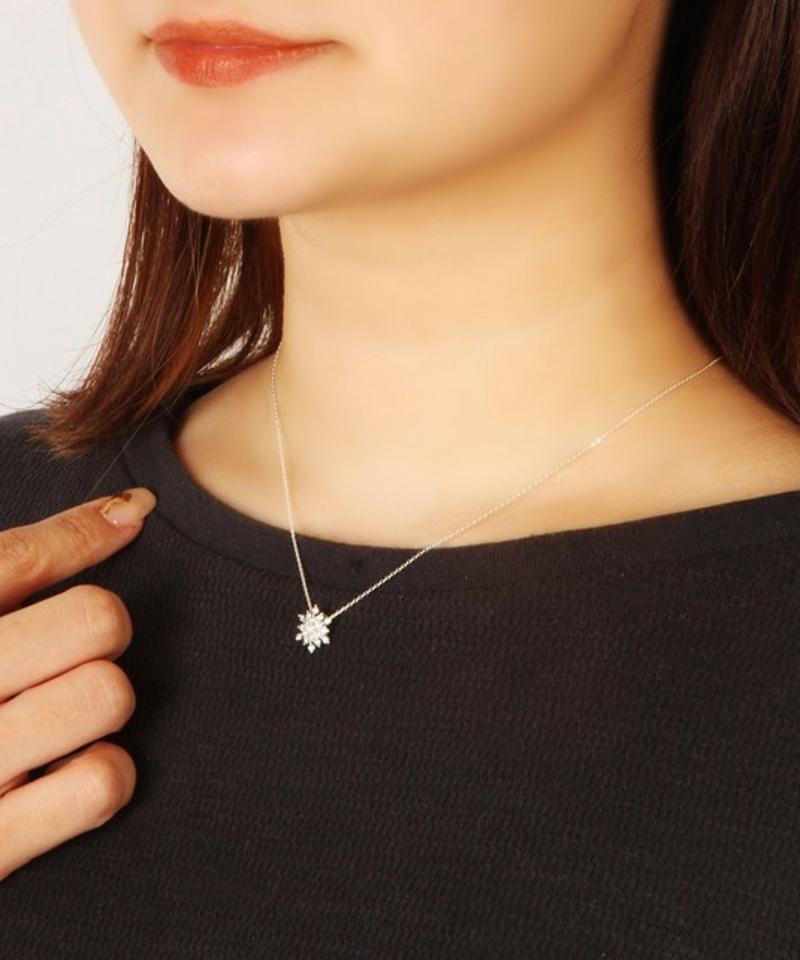 【大人可愛いガラスアクセサリー】シルバー925 花ガラスチャームネックレス