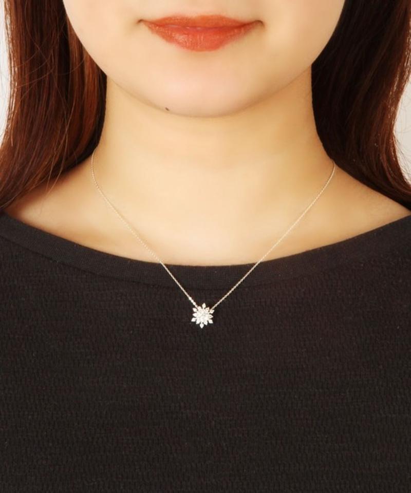 【大人可愛いガラスアクセサリー】シルバー925 花ガラスチャームネックレス