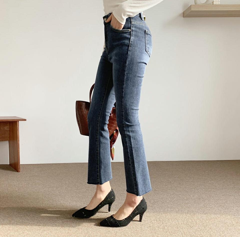 裏起毛スリムデニムパンツ・全1色・t61374 レディース 【pt】【韓国 ファッション ボトムス パンツ ロング ストレート 細身 ハイウエスト 10分丈 保温性 裏起毛 スリム デニム ボタン ファスナー ポケット ベルトループ ブーツカット カジュアル 秋 冬】