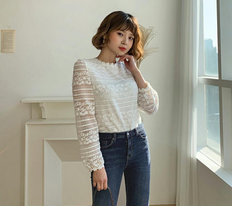 パンチングレースブラウス・全2色・b61356 レディース 【bl】【韓国 ファッション トップス ブラウス 長袖 ぼわん袖 パフスリーブ シースルー 透ける 透け感 上品 パンチング レース ボタン ラウンドネック 横 オールレース カジュアル 秋 冬】