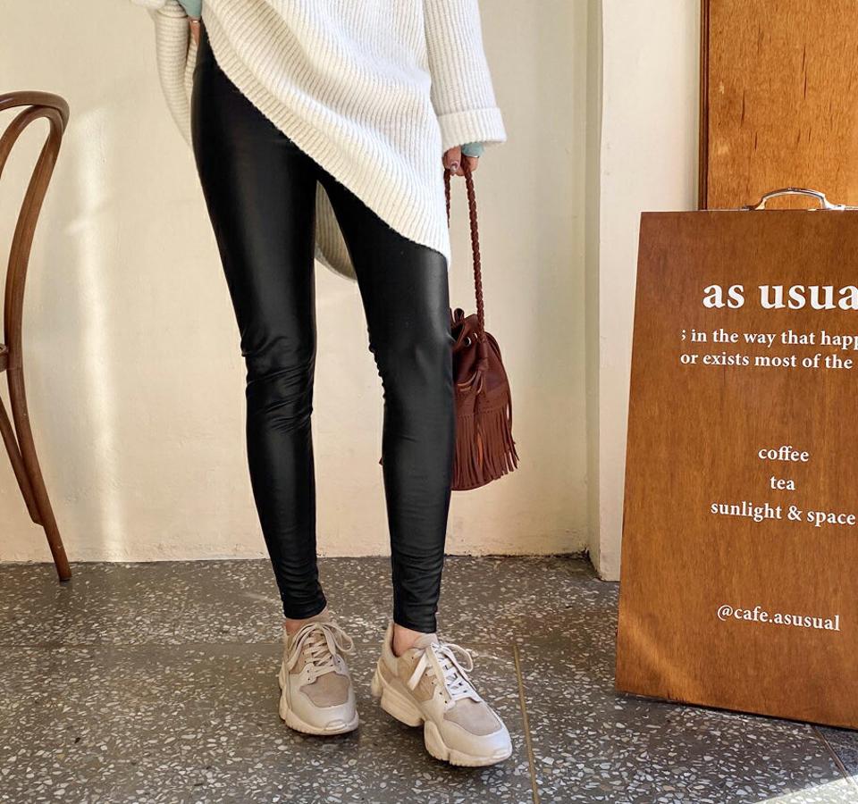 裏起毛レザー調レギンス・全1色・b66046 レディース 【pt】【レギンス パンツ ズボン ロングパンツ 長ズボン レザー 単色 無地 シンプル 大人 シック 裏起毛 ウエストゴム 冬 韓国 ファッション】【ハイホリHIHOLLI】