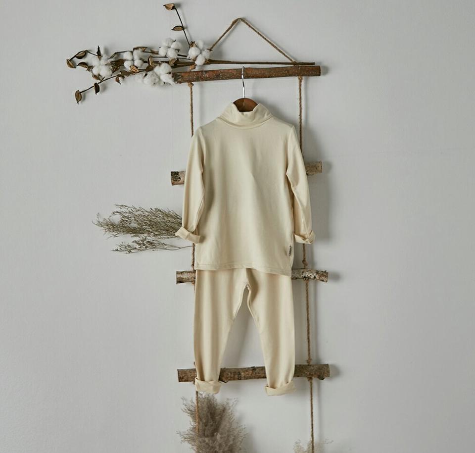 ハイネックルームウェア上下SET(junior)・u10658 キッズ【9~17才】【uw】【ルームウェア 部屋着 パジャマ トップス 長袖 パンツ ズボン ロングパンツ 長ズボン ハイネック 単色 無地 女の子 男の子 韓国 韓国子供服 子供 こども 子供服 こども服】【KIDS】