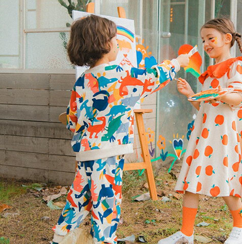 カラフルダイナソースウェット&パンツSET・p006995 キッズ【3~8才】【set】【セット セットアップ setup トップス スウェット トレーナー パンツ 長ズボン ズボン カラフル 恐竜 女の子 男の子 韓国 韓国子供服 子供 こども 子供服 こども服】【KIDS】