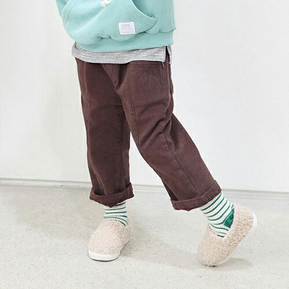 裏起毛ロゴポケットパンツ・p010777 キッズ 【3~8才】【pt】【韓国 ファッション ボトムス パンツ ロング テーパード スリム 細身 無地 ベーシック シンプル ウエストゴム 女の子 男の子 キッズ 子供 子供服 幼稚園 通学 通園 低学年 秋 冬】【KIDS】