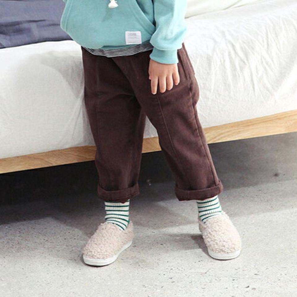 裏起毛ロゴポケットパンツ・p010777 キッズ 【3~8才】【pt】【韓国 ファッション ボトムス パンツ ロング テーパード スリム 細身 無地 ベーシック シンプル ウエストゴム 女の子 男の子 キッズ 子供 子供服 幼稚園 通学 通園 低学年 秋 冬】【KIDS】