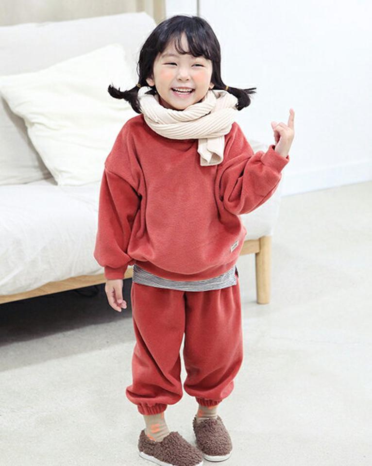 裏起毛ハーフネックソフトスウェット上下SET・p010768 キッズ 【3~8才】【pt】【韓国 ファッション セットアップ スウェット トレーナー 長袖 ロング パンツ ジョガーパンツ 無地 女の子 男の子 ファー キッズ 子供服 幼稚園 通学 通園 秋 冬】【KIDS】
