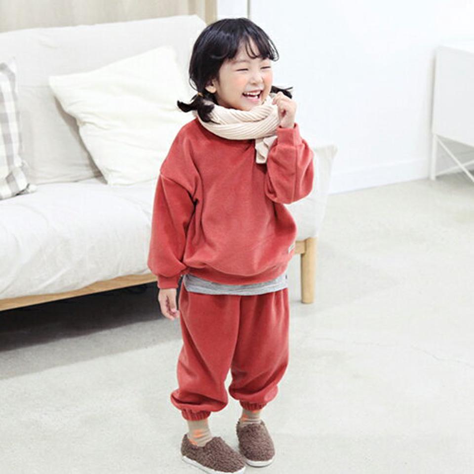 裏起毛ハーフネックソフトスウェット上下SET・p010768 キッズ 【3~8才】【pt】【韓国 ファッション セットアップ スウェット トレーナー 長袖 ロング パンツ ジョガーパンツ 無地 女の子 男の子 ファー キッズ 子供服 幼稚園 通学 通園 秋 冬】【KIDS】