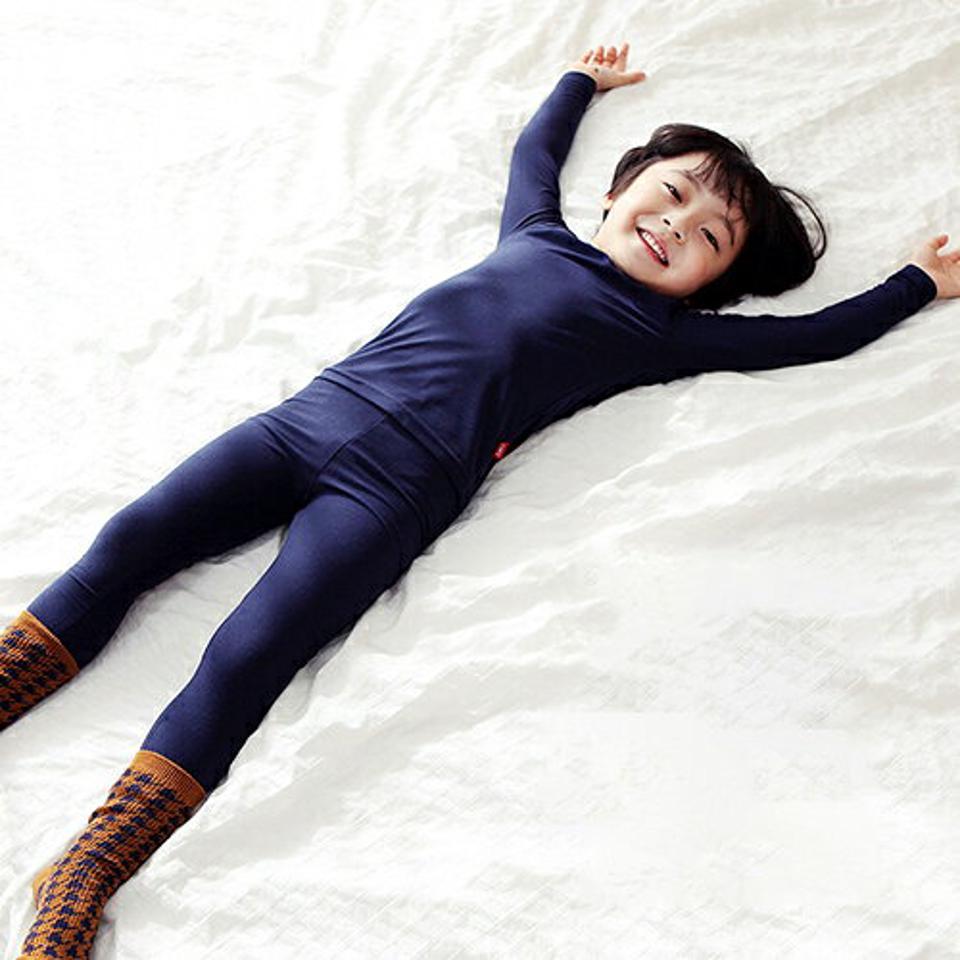 ベーシックルームウェア上下SET・p010759 キッズ 【3~8才】【uw】【韓国 ファッション パジャマ セットアップ 無地 スリム 細身 タイト Tシャツ パンツ 長袖 ロング インナー 下着 肌着 キッズ 子供 子供服 幼稚園 通学 通園 低学年 秋 冬】【KIDS】