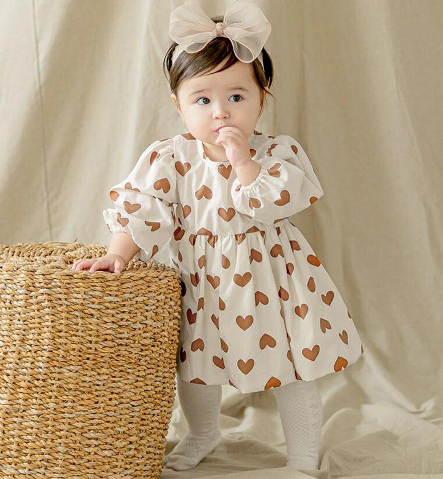 長袖ハートワンピース(brown) p008839 キッズ 【0~2才】【ops】【韓国 ファッション ワンピース フレア Aライン ラウンドネック 長袖 パフスリーブ パターン 柄 撮影 おしゃれキッズ 子供 ベビー 赤ちゃん ベビー用 赤ちゃん用 出産祝い 秋 冬】【KIDS】