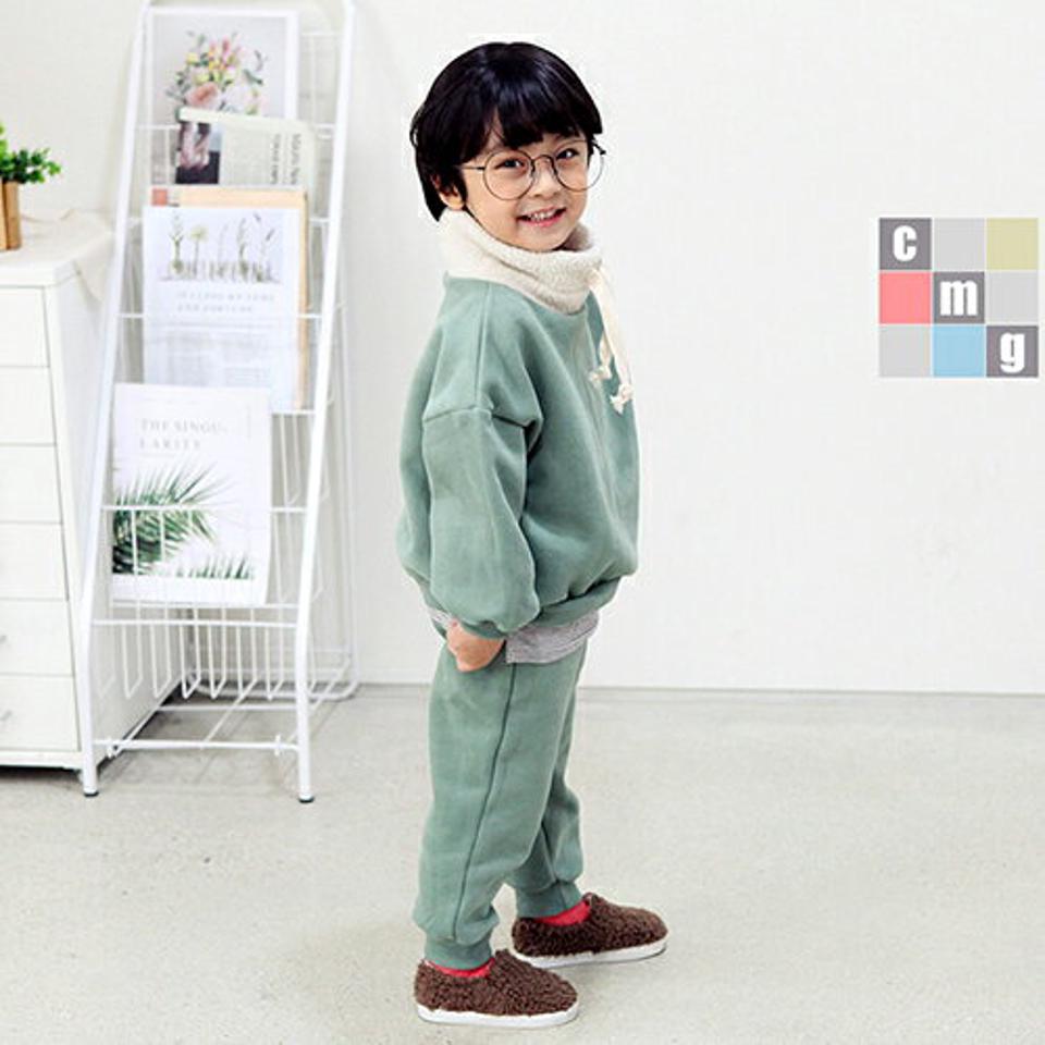 両起毛ボアネックスウェット上下SET・p010801 キッズ 【3~8才】【pt】【韓国 ファッション セットアップ スウェット トレーナー 長袖 ロング パンツ ジョガーパンツ 無地 女の子 男の子 ハイネック キッズ 子供 子供服 幼稚園 通学 通園 秋 冬】【KIDS】